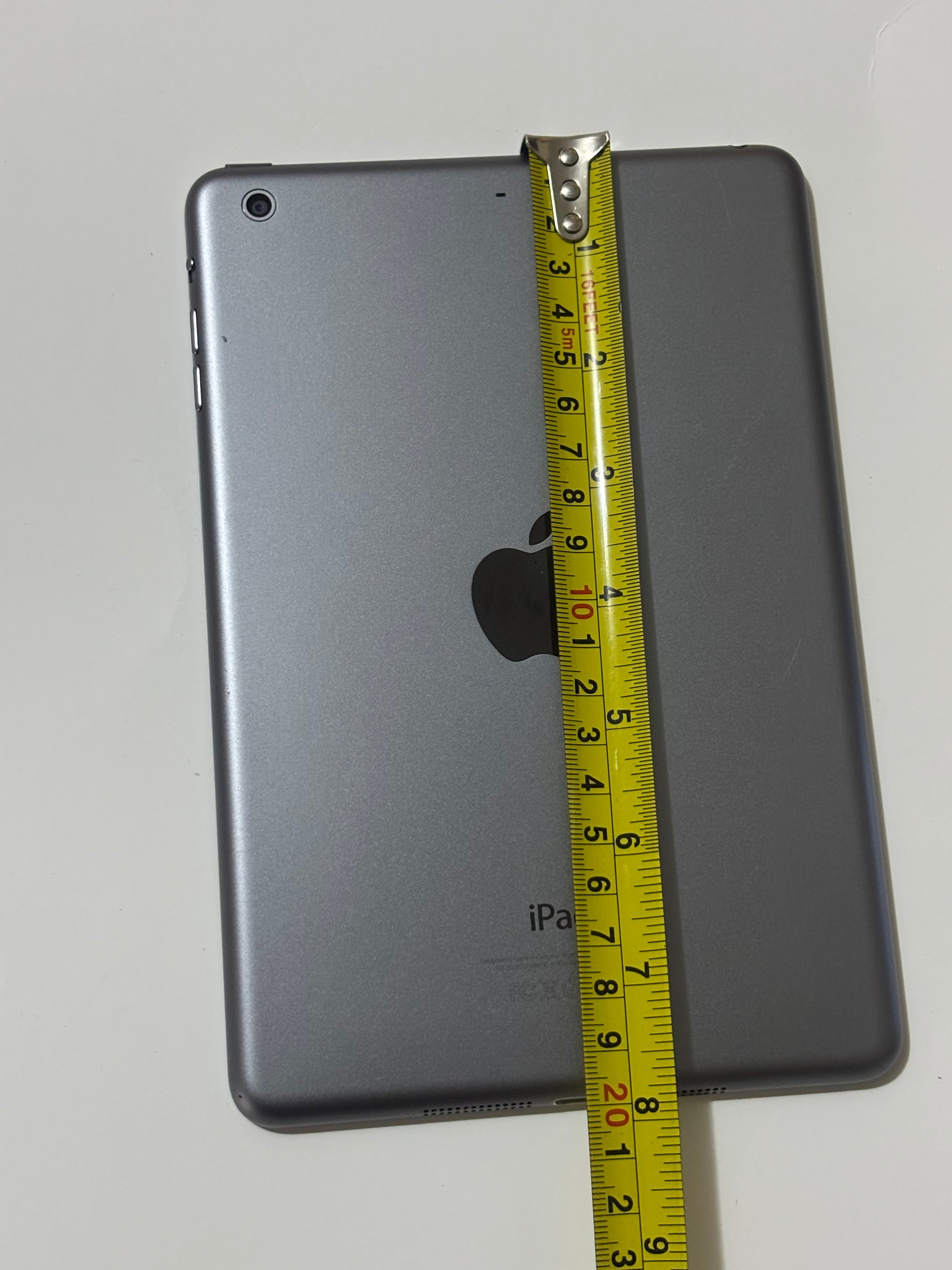 Apple iPad mini 2 128GB Space Gray with charging cable