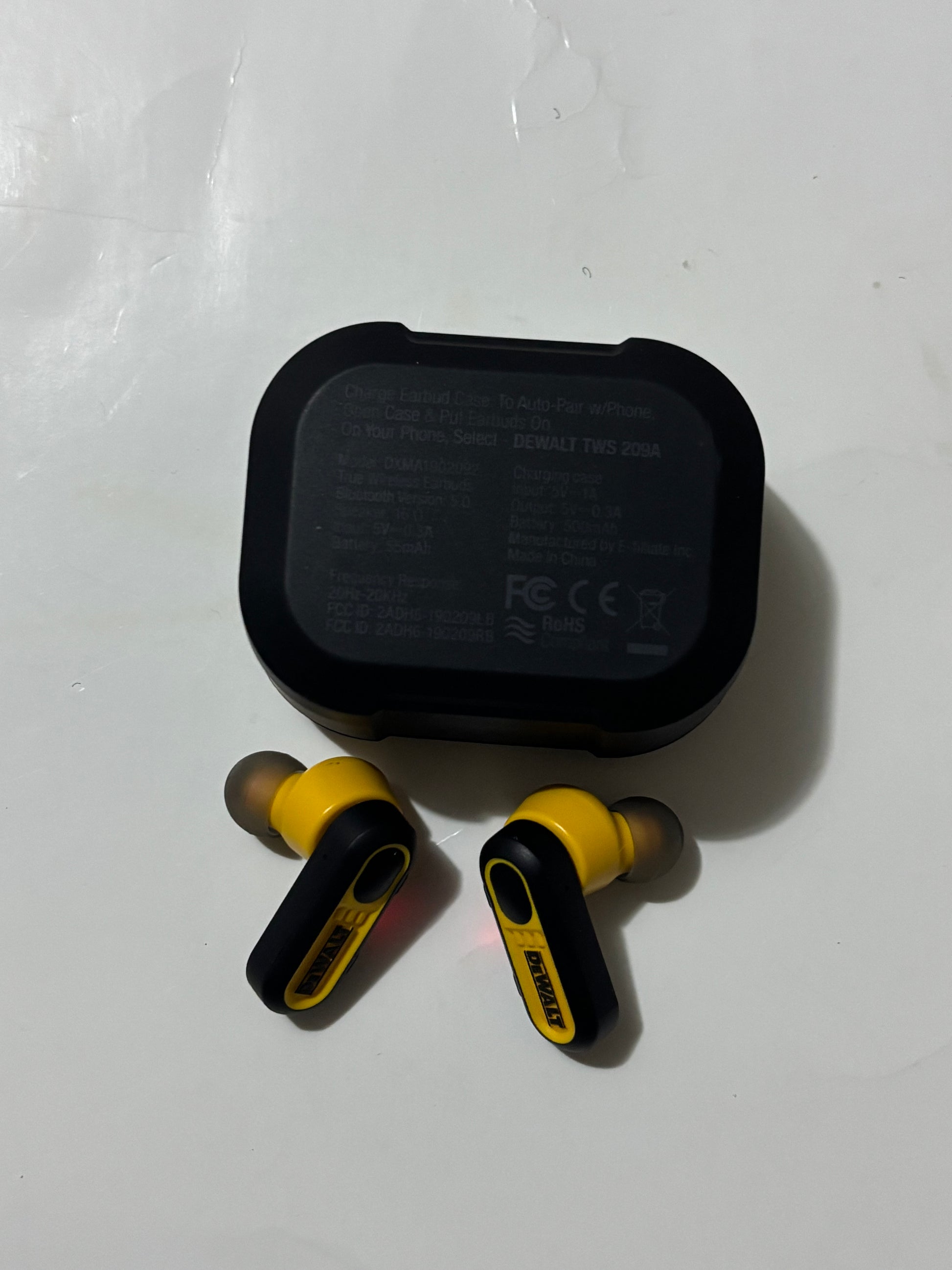 DEWALT Earbuds