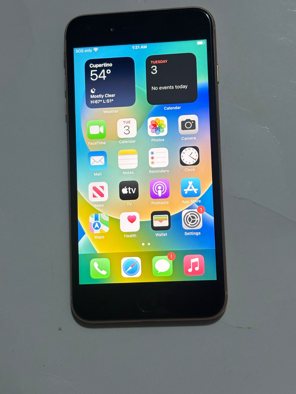 iPhone 8plus 64GB ( unlocked ) A1897