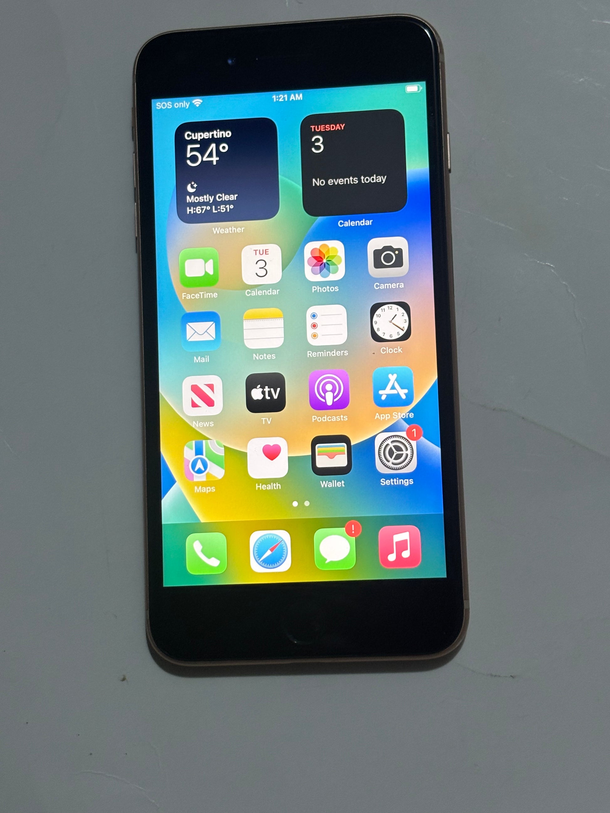 iPhone 8plus 64GB ( unlocked ) A1897