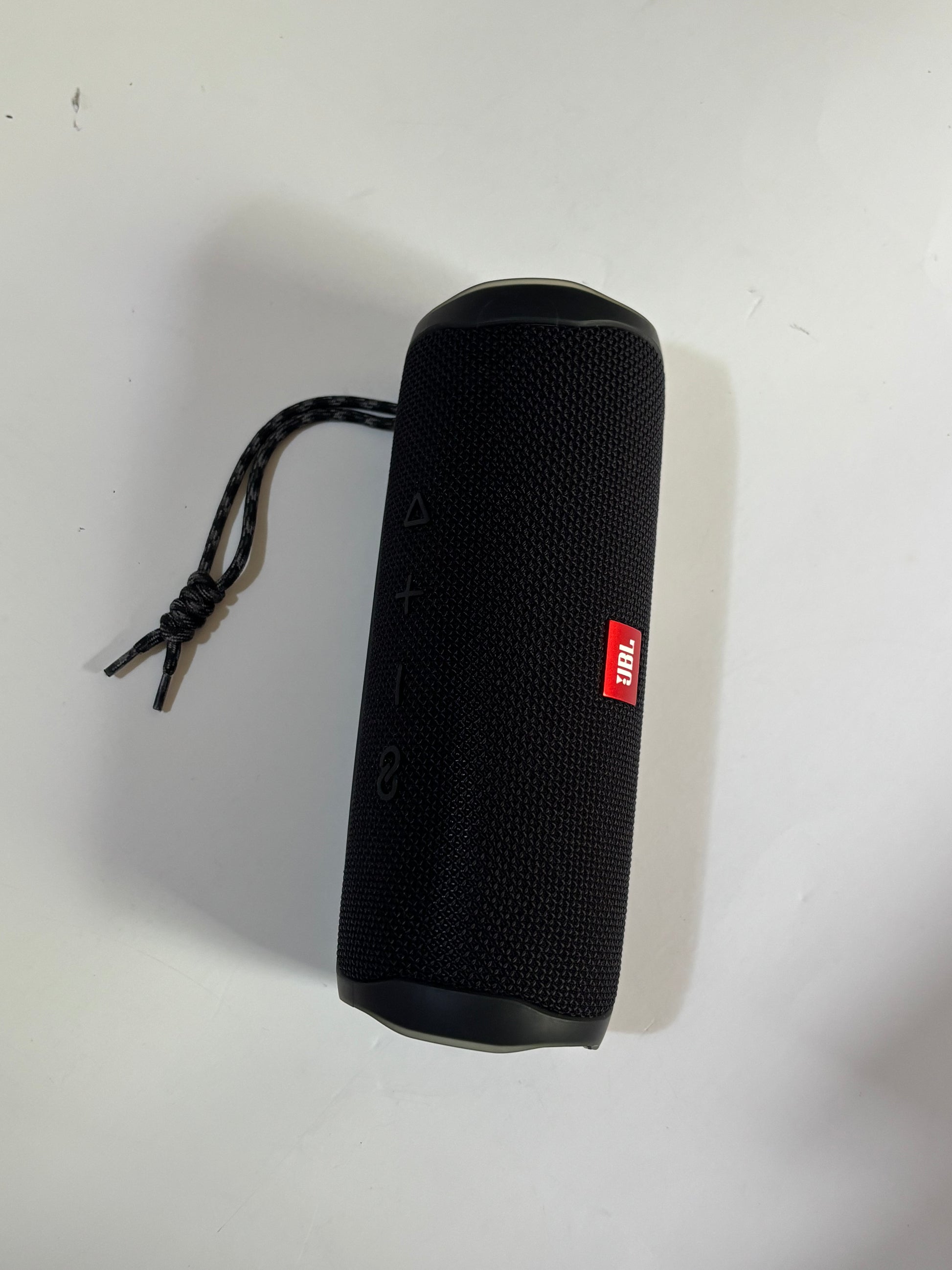 JBL Flip 5 portable Bluetooth speaker