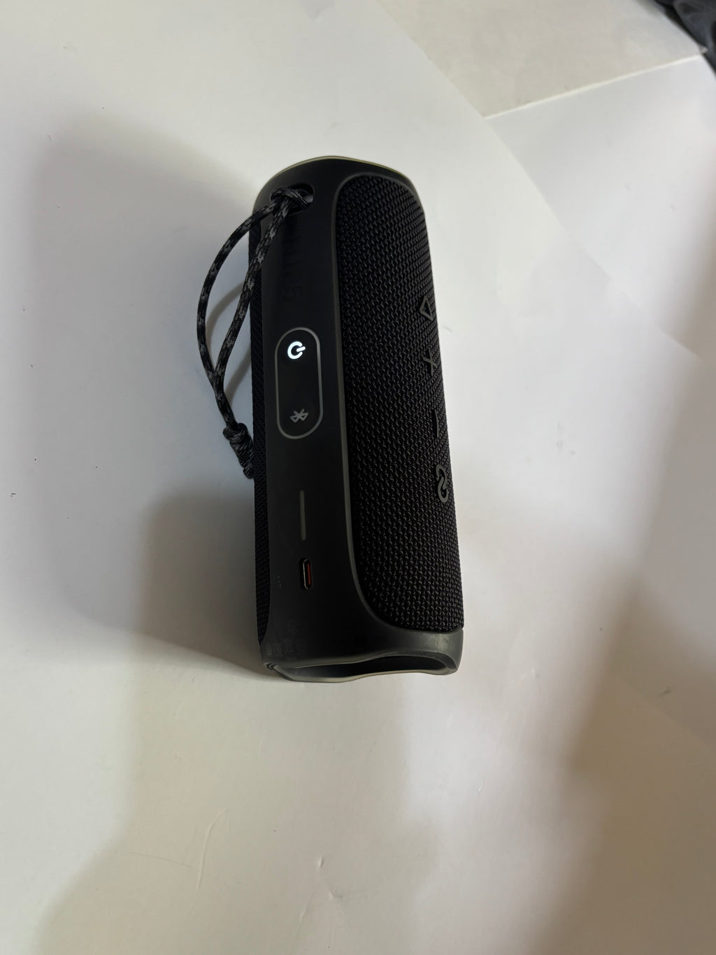 JBL Flip 5 portable Bluetooth speaker